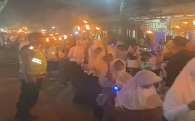 Malam Idul Adha 1445 H, Ratusan Obor Ramaikan Takbir Keliling di Banjaragung